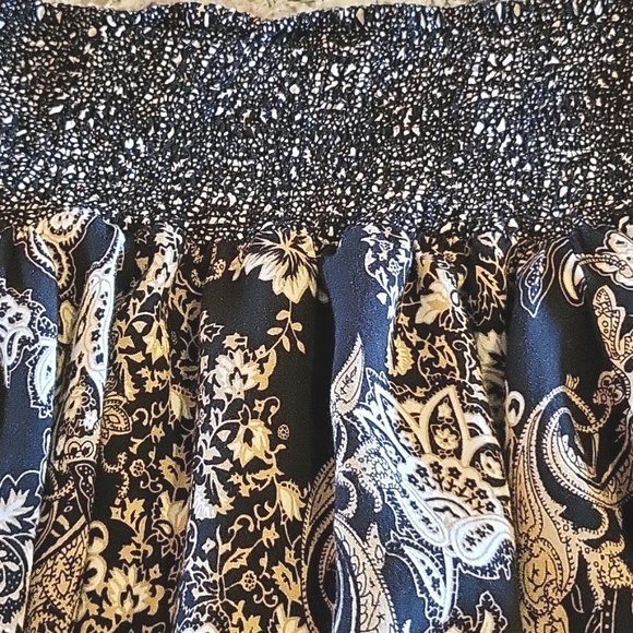 Beautiful Hazel skirt with deep sharkbite hem. - Picture 5 of 6